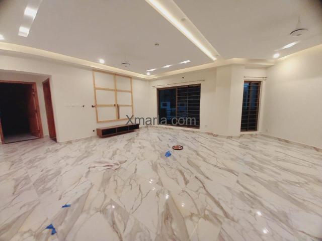 4 bed room flat for sale in Askari 13