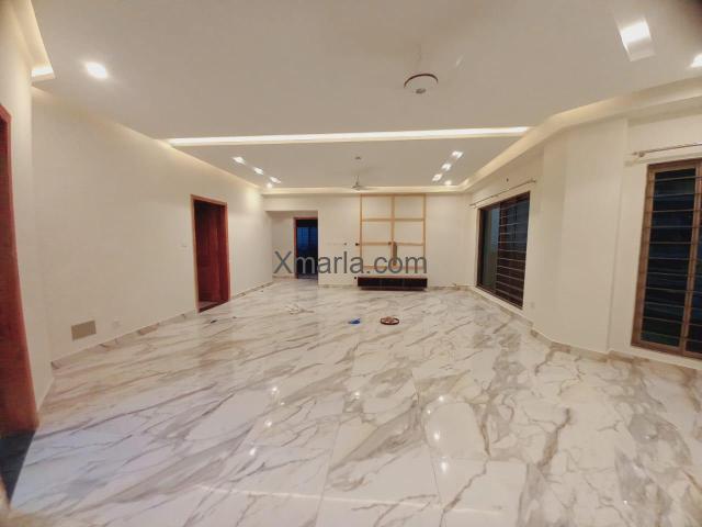 4 bed room flat for sale in Askari 13