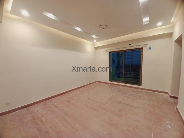 4 bed room flat for sale in Askari 13